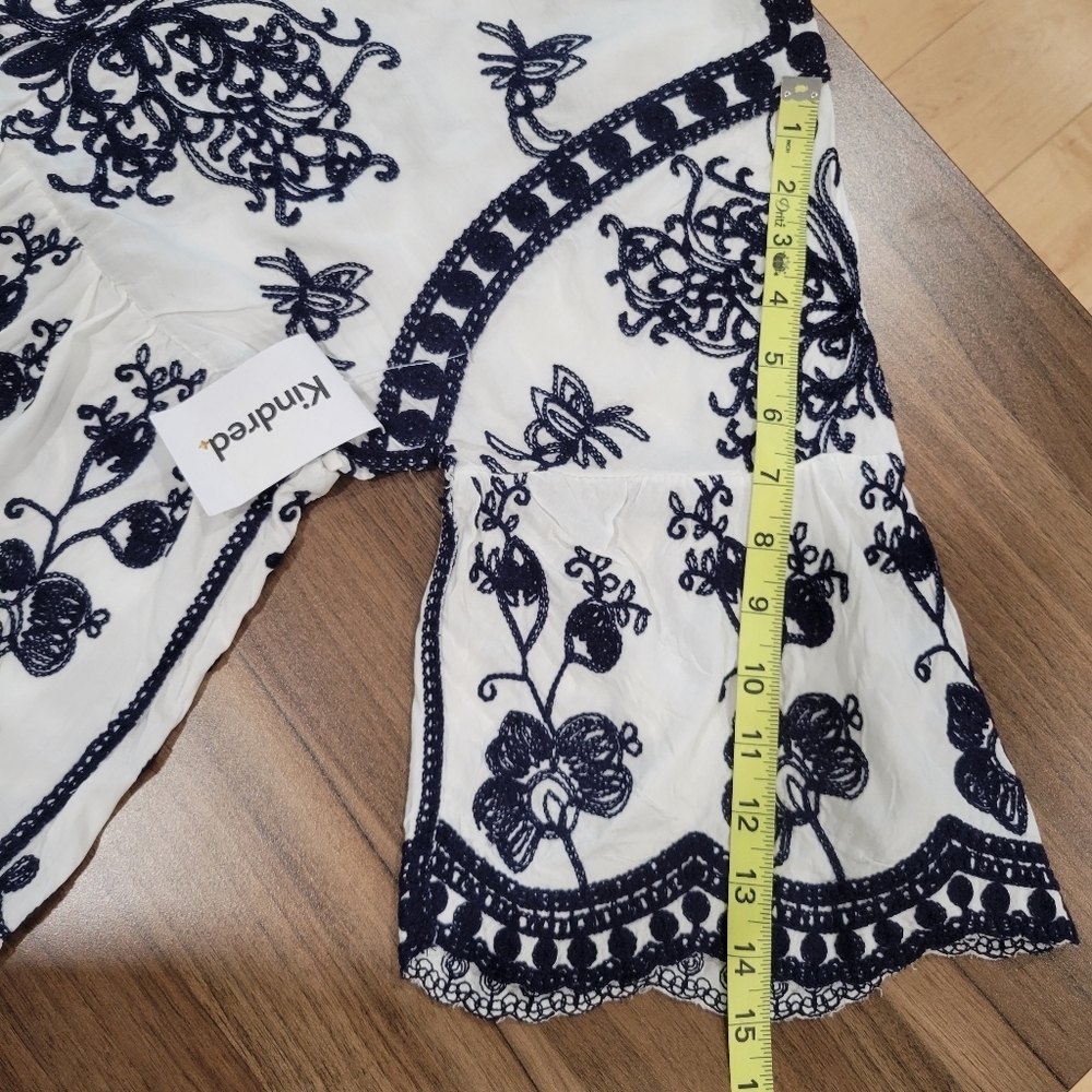 Kindred Women's Embroidered Boho Hippie White Navy Blouse Size S - Picture 9 of 11